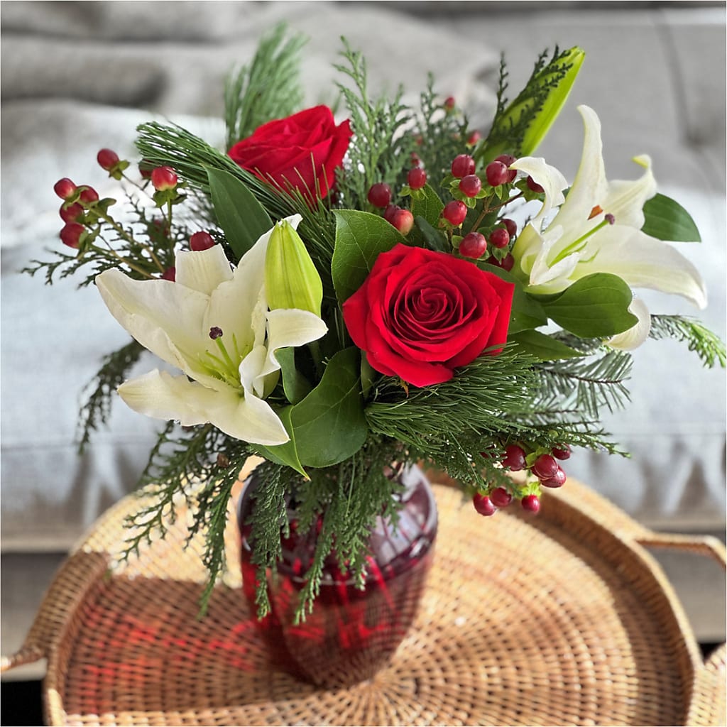 Evergreen Delight Bouquet – Heartfield Florist, Huntsville TX