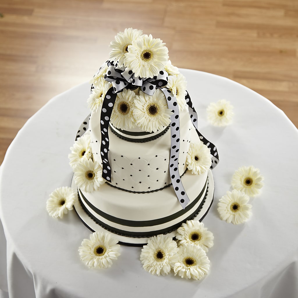 Simple Sophistication Cake Décor – Heartfield Florist, Huntsville TX