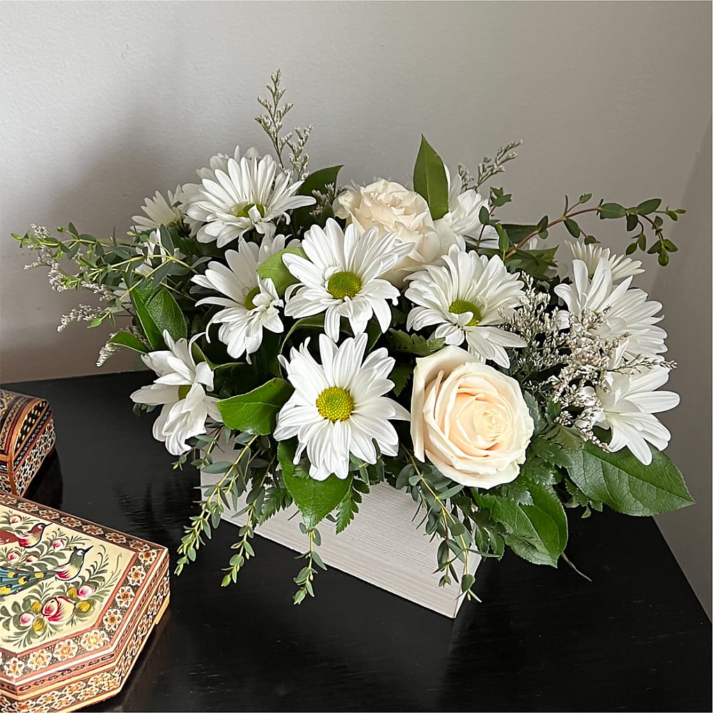 Fresh Linen Box Bouquet –  Heartfield Florist, Huntsville TX