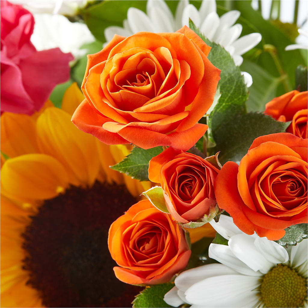 Sun-drenched Blooms Bouquet –  Heartfield Florist, Huntsville TX